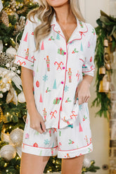 Weißes Pyjama-Set mit kurzärmligem Hemd und Shorts mit Weihnachtsmuster